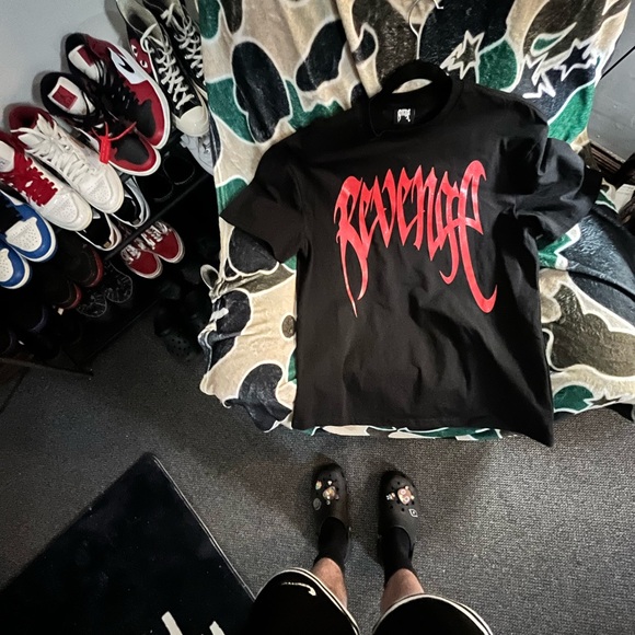 REVENGE BLOODY TEE - Picture 1 of 2